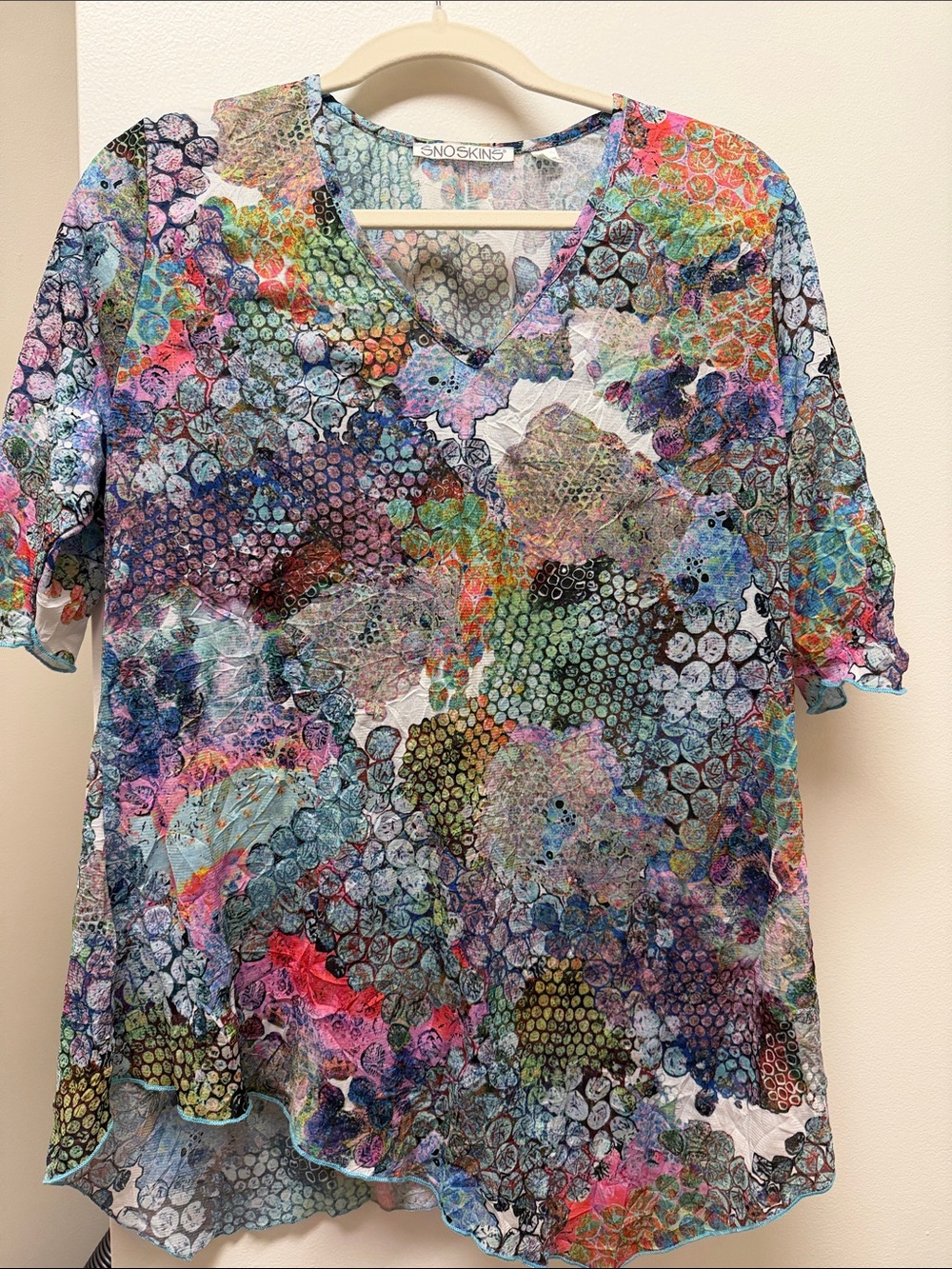 SNO SKINS Multicolor V-Neck Short Sleeve Tunic with Abstract Dot Print